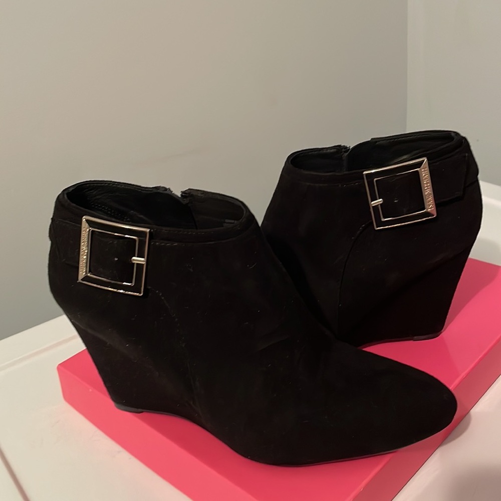 Isaac Mizrahi Black Wedge Booties (New!)